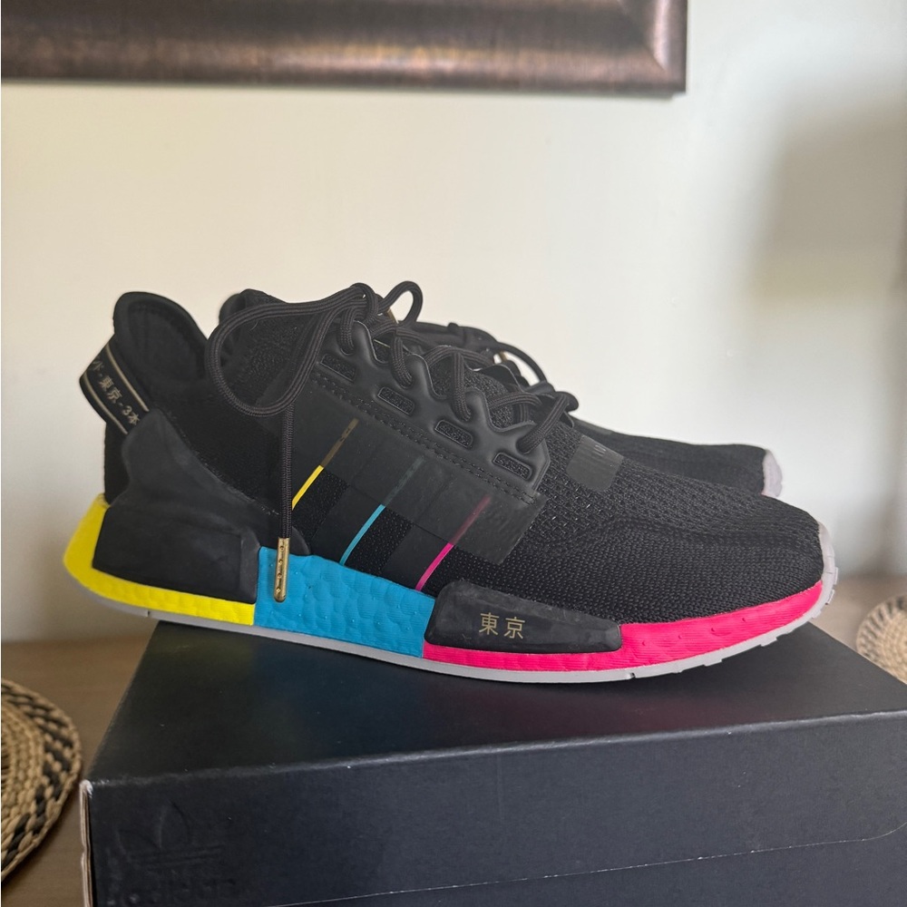 NEW Adidas Orignals • NMD R1 V2 • Men’s 8/Women’s 9